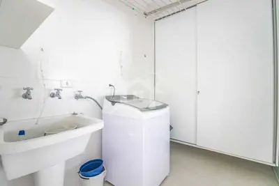 Casa - Sobrado com 5 dormitórios (sendo 5 suite(s)) a 500,00 metros praia.