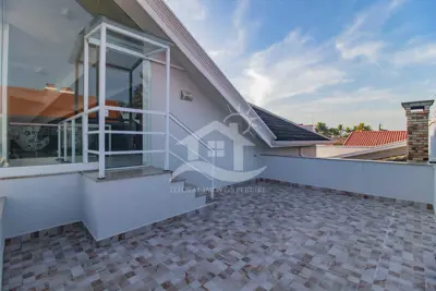 Casa - Sobrado com 6 dormitórios (sendo 3 suite(s)) a 20,00 metros praia.