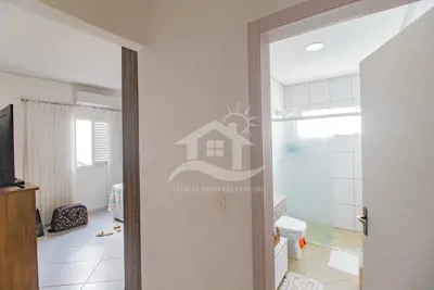 Casa - Sobrado com 6 dormitórios (sendo 3 suite(s)) a 20,00 metros praia.