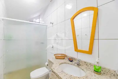 Casa - Sobrado com 6 dormitórios (sendo 3 suite(s)) a 20,00 metros praia.