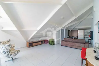 Casa - Sobrado com 6 dormitórios (sendo 3 suite(s)) a 20,00 metros praia.