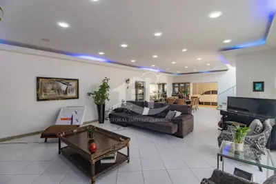 Casa - Sobrado com 6 dormitórios (sendo 3 suite(s)) a 20,00 metros praia.