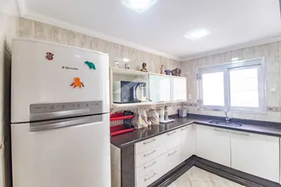 Apartamento - Amplo com 3 dormitórios (sendo 1 suite(s)) a 50,00 metros praia.