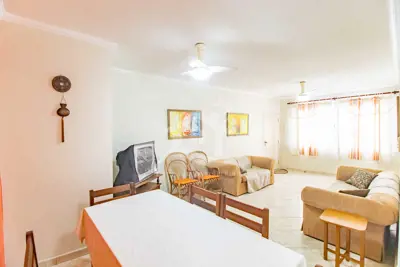 Apartamento - Amplo com 3 dormitórios (sendo 1 suite(s)) a 50,00 metros praia.
