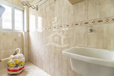 Apartamento - Amplo com 3 dormitórios (sendo 1 suite(s)) a 50,00 metros praia.
