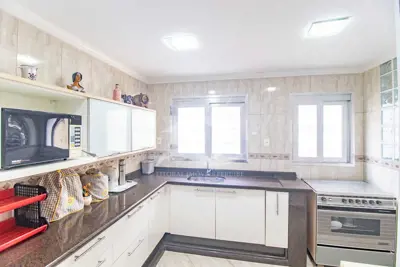 Apartamento - Amplo com 3 dormitórios (sendo 1 suite(s)) a 50,00 metros praia.