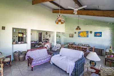 Casa - Térrea com 2 dormitórios (sendo 2 suite(s)) a 0,00 metros praia.