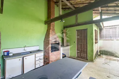 Casa - Térrea com 2 dormitórios (sendo 2 suite(s)) a 0,00 metros praia.