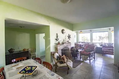 Casa - Térrea com 2 dormitórios (sendo 2 suite(s)) a 0,00 metros praia.