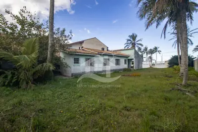 Casa - Térrea com 2 dormitórios (sendo 2 suite(s)) a 0,00 metros praia.