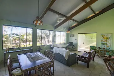 Casa - Térrea com 2 dormitórios (sendo 2 suite(s)) a 0,00 metros praia.