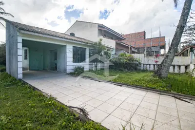 Casa - Térrea com 2 dormitórios (sendo 2 suite(s)) a 0,00 metros praia.