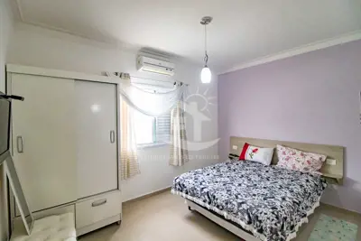 Casa - Assobradada com 4 dormitórios (sendo 2 suite(s)) a 600,00 metros praia.