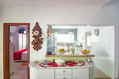 Casa - Assobradada com 4 dormitórios (sendo 2 suite(s)) a 600,00 metros praia.