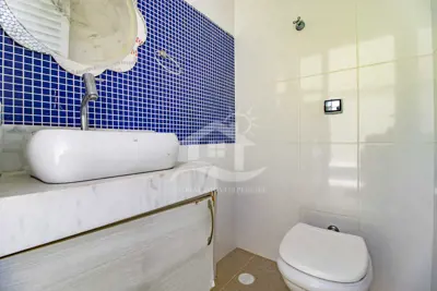 Casa - Assobradada com 4 dormitórios (sendo 2 suite(s)) a 600,00 metros praia.