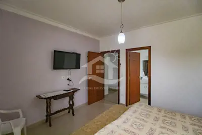 Casa - Assobradada com 4 dormitórios (sendo 2 suite(s)) a 600,00 metros praia.