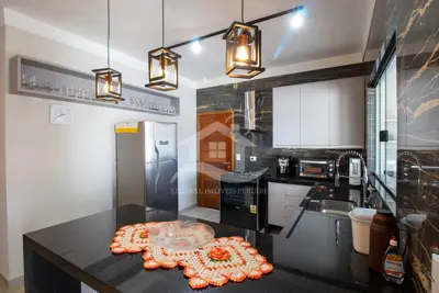 Casa - Térrea com 3 dormitórios (sendo 1 suite(s)) a 200,00 metros praia.