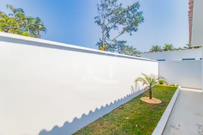 Casa - Térrea com 3 dormitórios (sendo 1 suite(s)) a 200,00 metros praia.