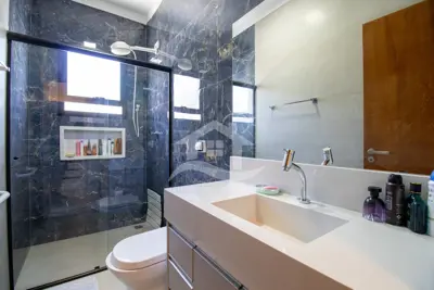 Casa - Térrea com 3 dormitórios (sendo 1 suite(s)) a 200,00 metros praia.