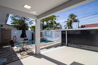 Casa - Térrea com 3 dormitórios (sendo 1 suite(s)) a 200,00 metros praia.