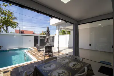 Casa - Térrea com 3 dormitórios (sendo 1 suite(s)) a 200,00 metros praia.