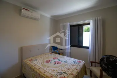 Casa - Térrea com 3 dormitórios (sendo 1 suite(s)) a 200,00 metros praia.