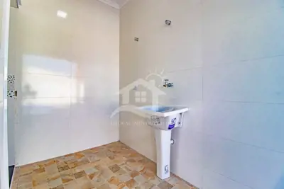 Casa - Térrea com piscina com 4 dormitórios (sendo 2 suite(s)) a 200,00 metros praia.