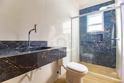 Casa - Térrea com piscina com 4 dormitórios (sendo 2 suite(s)) a 200,00 metros praia.