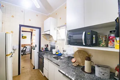 Apartamento - Amplo com 3 dormitórios (sendo 1 suite(s)) a 20,00 metros praia.