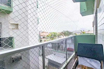 Apartamento - Amplo com 3 dormitórios (sendo 1 suite(s)) a 20,00 metros praia.