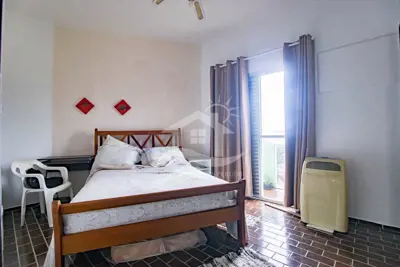 Apartamento - Amplo com 3 dormitórios (sendo 1 suite(s)) a 20,00 metros praia.