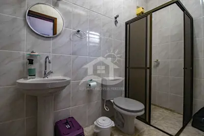 Casa - Sobrado com 4 dormitórios (sendo 4 suite(s)) a 600,00 metros praia.