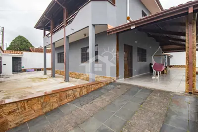 Casa - Sobrado com 4 dormitórios (sendo 4 suite(s)) a 600,00 metros praia.