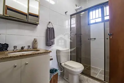 Casa - Sobrado com 4 dormitórios (sendo 4 suite(s)) a 600,00 metros praia.
