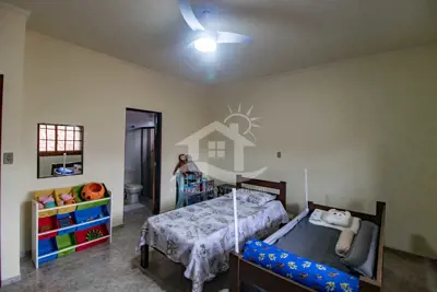 Casa - Sobrado com 4 dormitórios (sendo 4 suite(s)) a 600,00 metros praia.