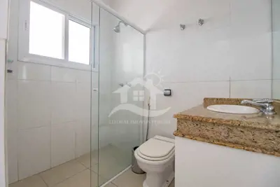 Casa - Assobradada com 6 dormitórios (sendo 6 suite(s)) a 200,00 metros praia.