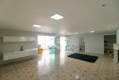 Casa - Assobradada com 6 dormitórios (sendo 6 suite(s)) a 200,00 metros praia.