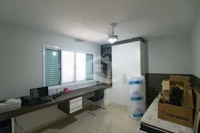 Casa - Assobradada com 6 dormitórios (sendo 6 suite(s)) a 200,00 metros praia.