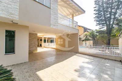 Casa - Assobradada com 6 dormitórios (sendo 6 suite(s)) a 200,00 metros praia.