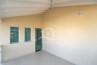 Casa - Assobradada com 6 dormitórios (sendo 6 suite(s)) a 200,00 metros praia.