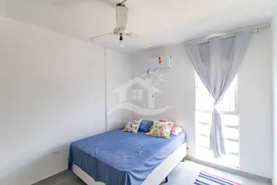 Apartamento - Amplo com 2 dormitórios (sendo 1 suite(s)) a 500,00 metros praia.