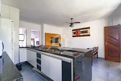 Apartamento - Amplo com 2 dormitórios (sendo 1 suite(s)) a 500,00 metros praia.
