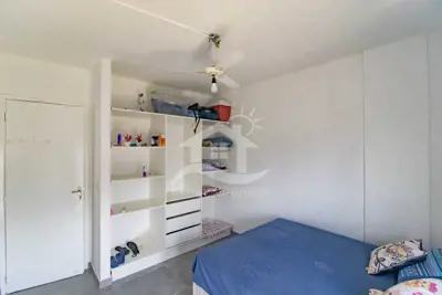 Apartamento - Amplo com 2 dormitórios (sendo 1 suite(s)) a 500,00 metros praia.