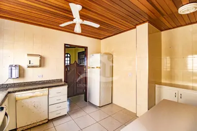Casa - Sobrado com 4 dormitórios (sendo 2 suite(s)) a 500,00 metros praia.
