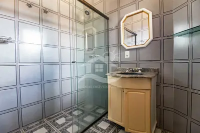 Casa - Sobrado com 4 dormitórios (sendo 2 suite(s)) a 500,00 metros praia.