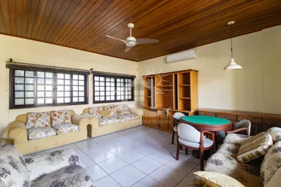 Casa - Sobrado com 4 dormitórios (sendo 2 suite(s)) a 500,00 metros praia.