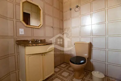 Casa - Sobrado com 4 dormitórios (sendo 2 suite(s)) a 500,00 metros praia.