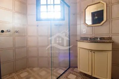 Casa - Sobrado com 4 dormitórios (sendo 2 suite(s)) a 500,00 metros praia.