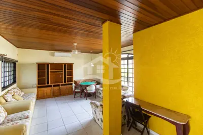 Casa - Sobrado com 4 dormitórios (sendo 2 suite(s)) a 500,00 metros praia.