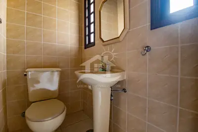 Casa - Sobrado com 4 dormitórios (sendo 2 suite(s)) a 500,00 metros praia.